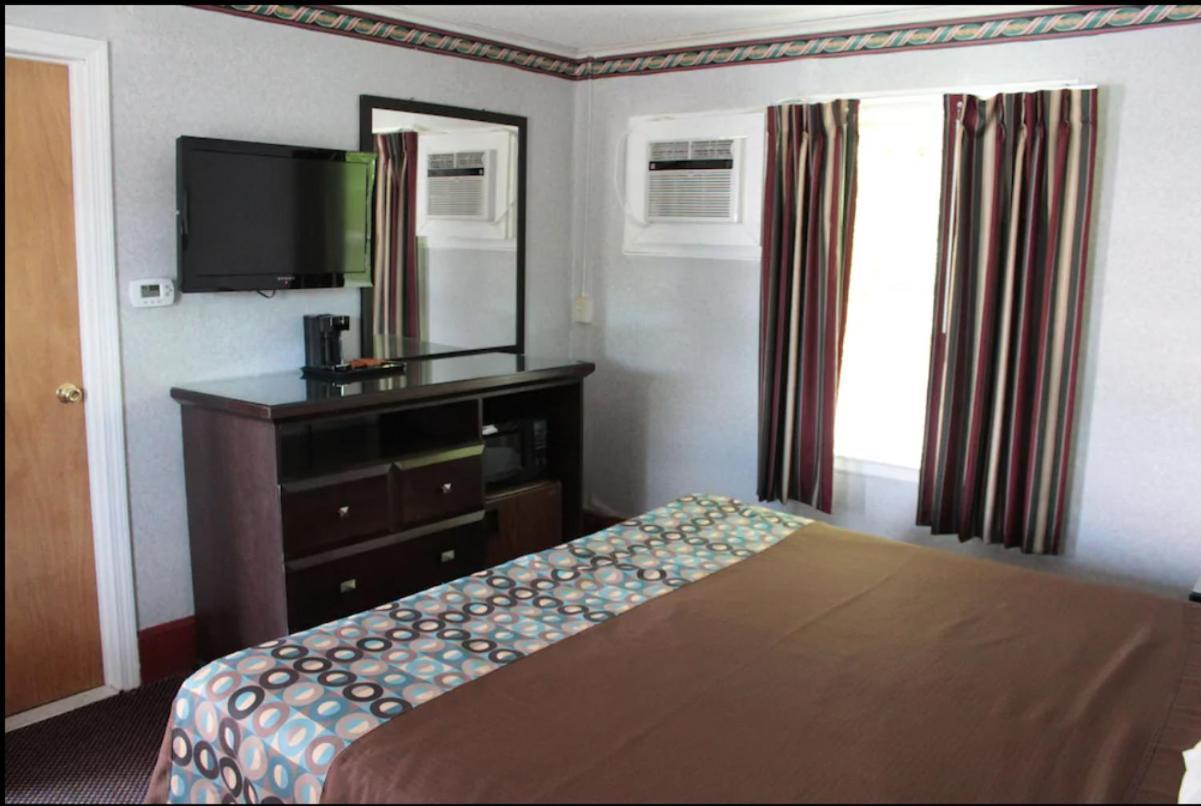Wagon Wheel Inn Ленокс Экстерьер фото