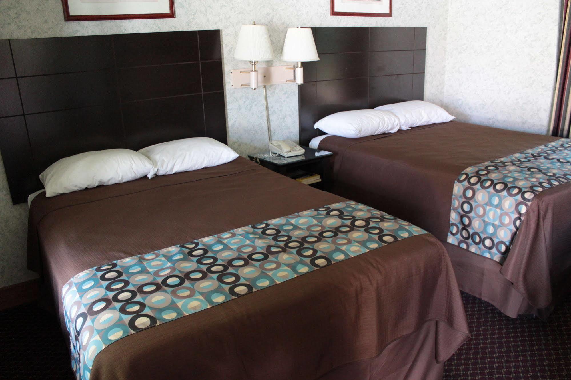 Wagon Wheel Inn Ленокс Экстерьер фото