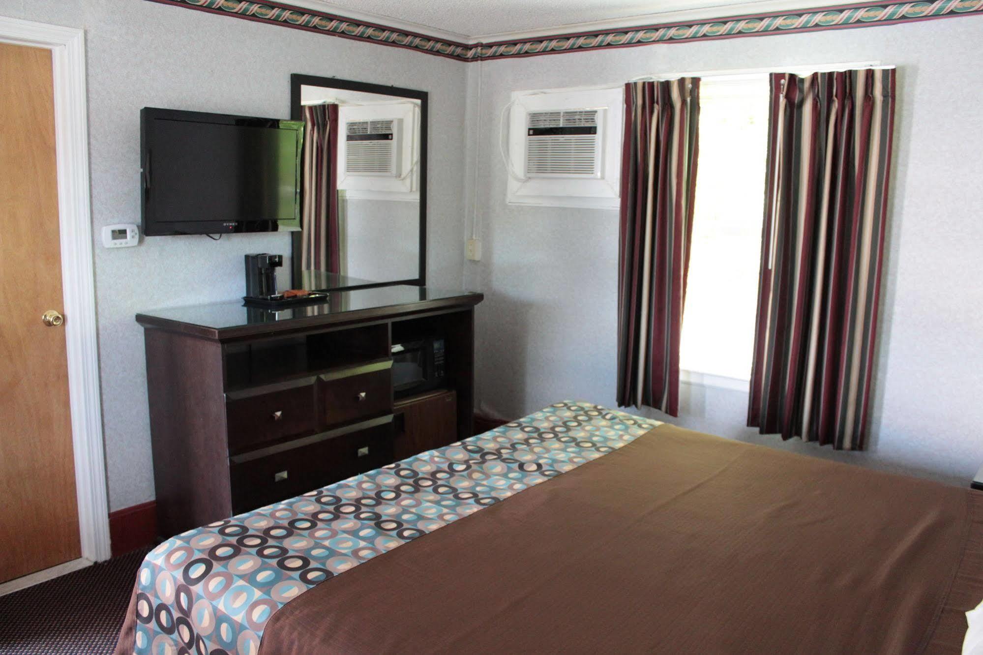 Wagon Wheel Inn Ленокс Экстерьер фото