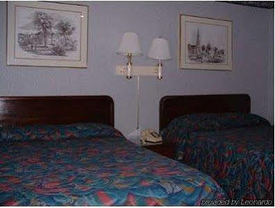 Wagon Wheel Inn Ленокс Экстерьер фото